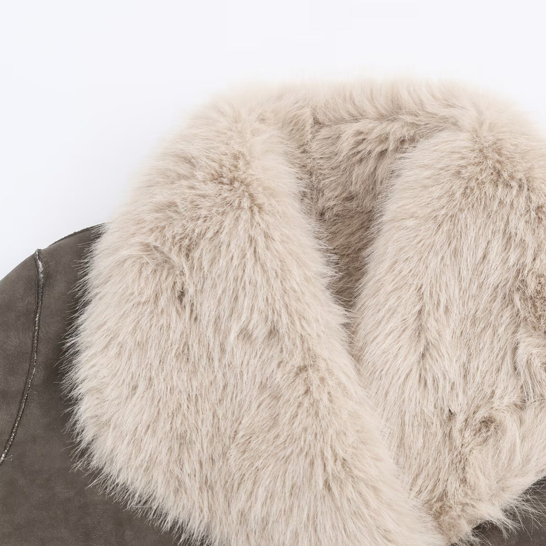 Dame stilfuld faux fur frakke med elegant revers Stilla