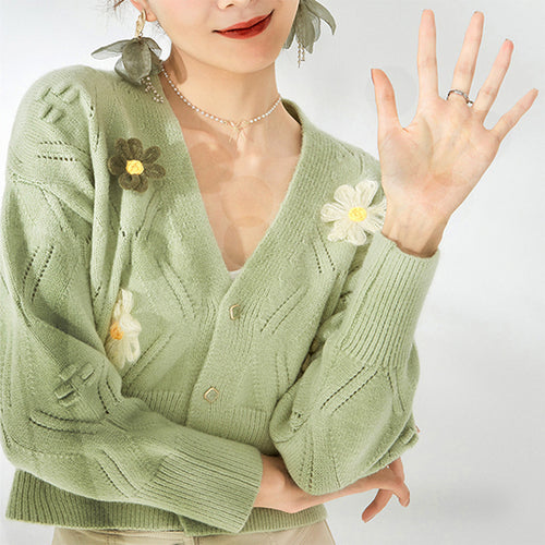 Dame cardigan med blomsterapplikationer og elegant V-hals Stilla