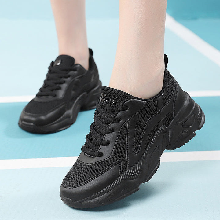 Dame nan dæmpede fritids-sneakers i plateau-stil med polstret komfortkrave, åndbart mesh og skridsikkert mønster Skovae