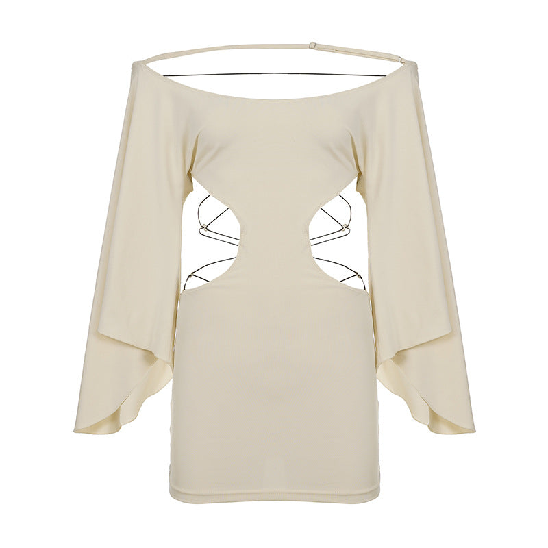Damekjole med off-shoulder design og raffinerede cut-out-detaljer Skovae