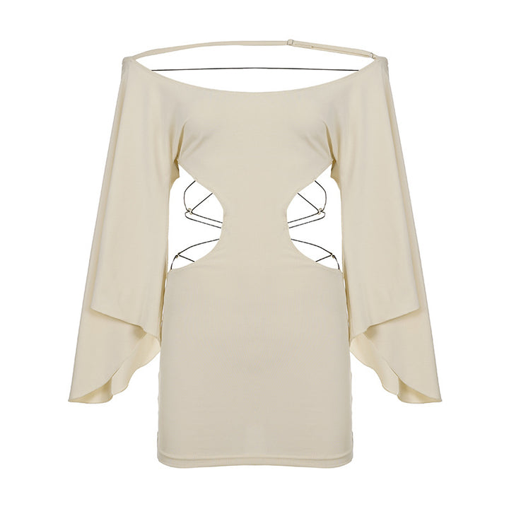 Damekjole med off-shoulder design og raffinerede cut-out-detaljer Skovae