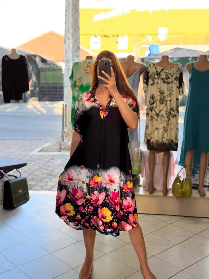 Dame nan lette skjortekjole med blomsterbåndprint, åben V-udskæring og stiklommer Skovae