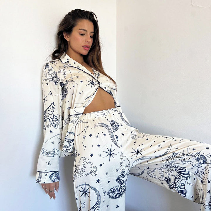 Dame Pyjamasæt med kreative grafiske motiver og blødt stof Stilla