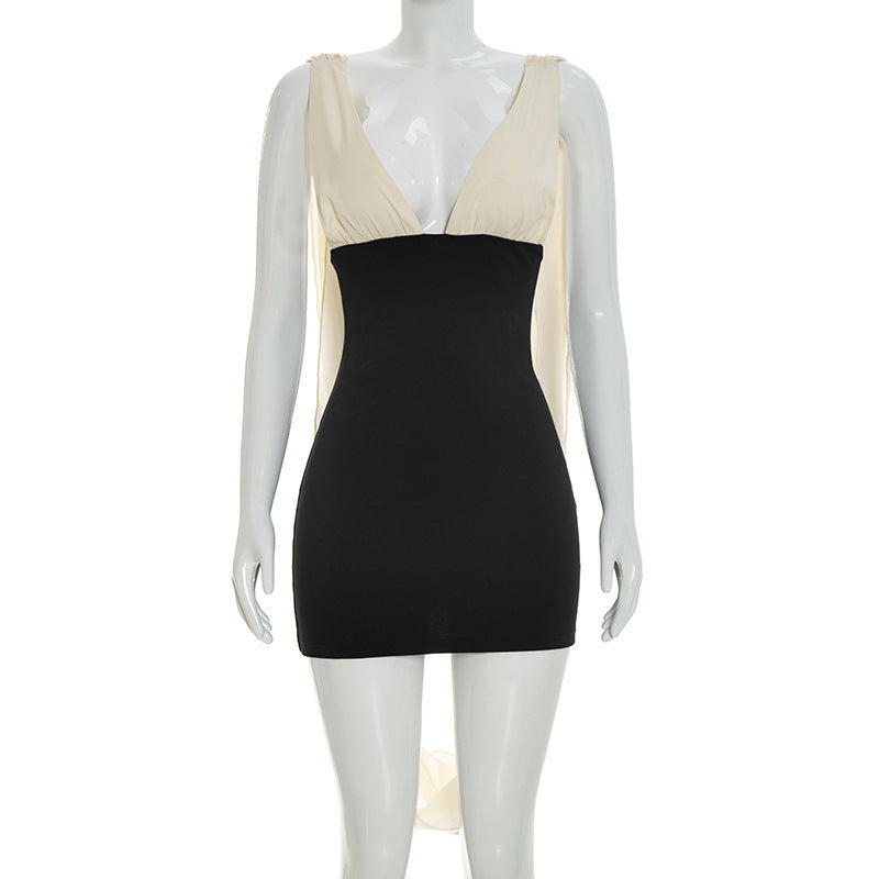 Damen Wickelminikleid mit aufregenden Trägern und figurbetonter Silhouette Skovae