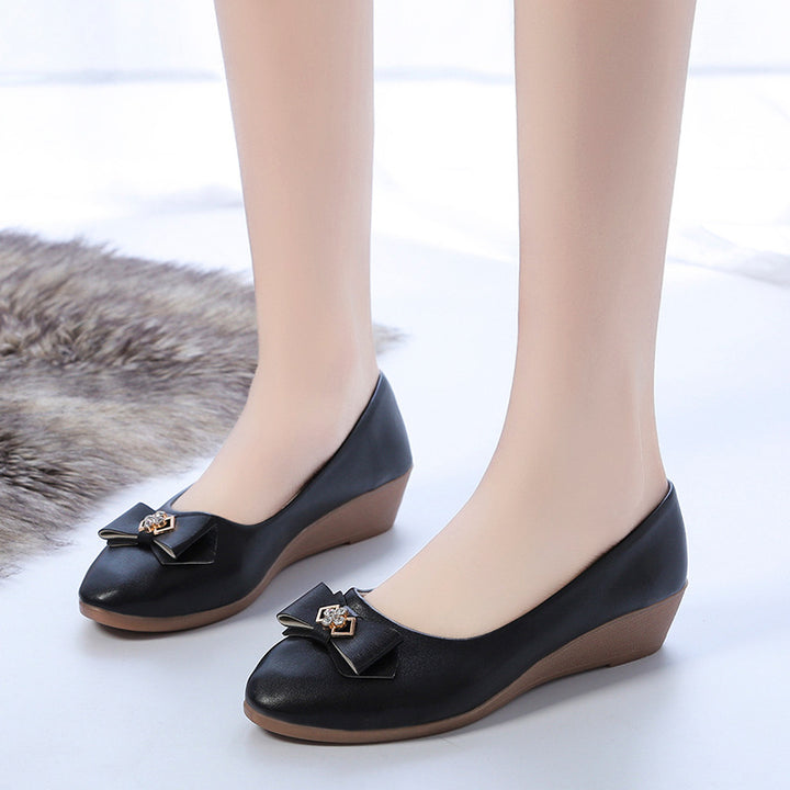 Dame Ballerinas med moderigtigt bånd-detalje og elegant udsmykningssten Stilla