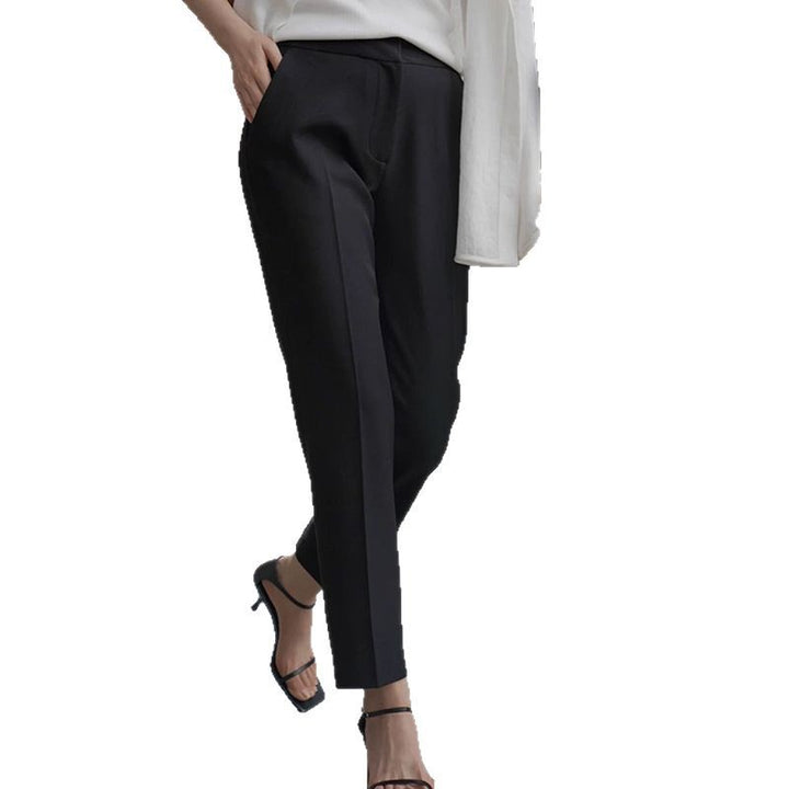 Dame stilfuldt top med asymmetrisk snit og elegante detaljer Stilla