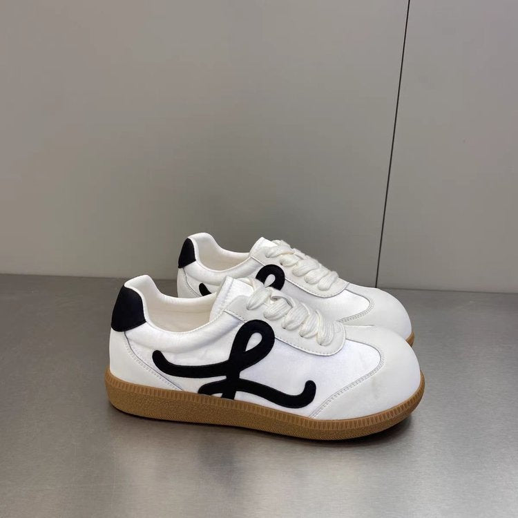 Dame Sneakers med moderne detaljer og behagelig dæmpning Stilla