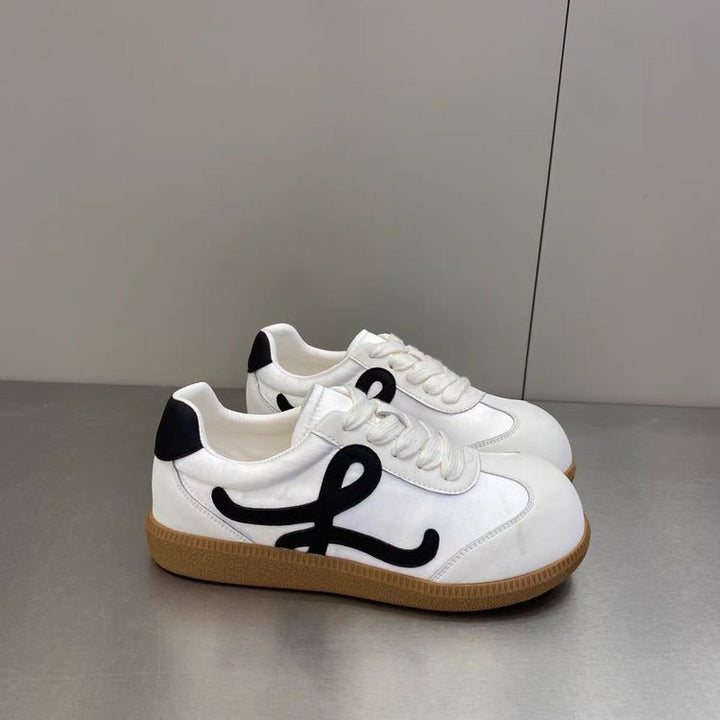 Dame Sneakers med moderne detaljer og behagelig dæmpning Stilla