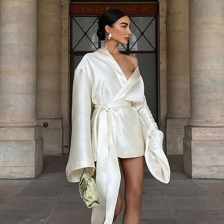 Dame Satin Blazer- og Shorts-Sæt med elegant Varedesign Stilla
