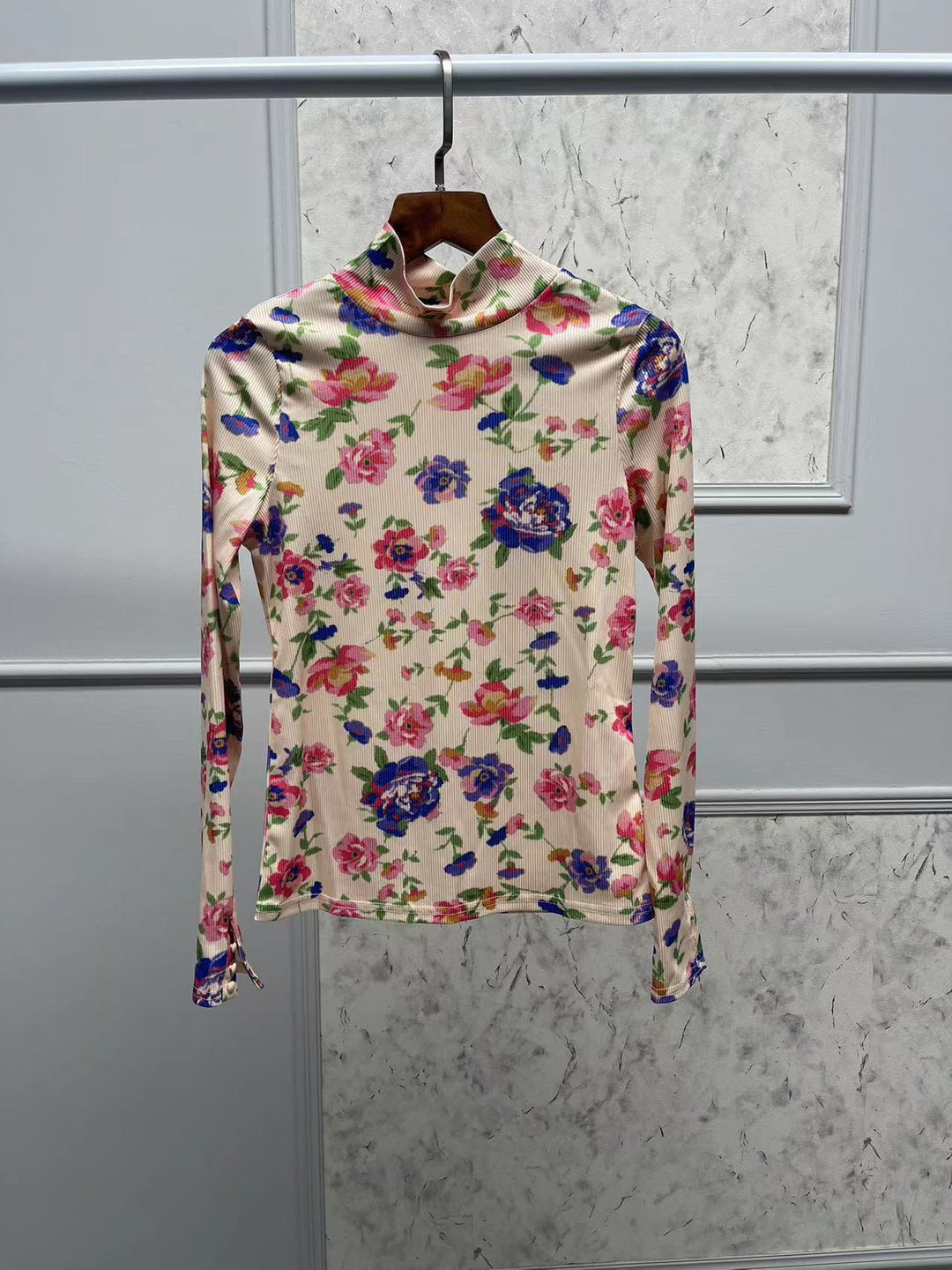 Dame Langærmet top med blomsterprint og høj krave Stilla