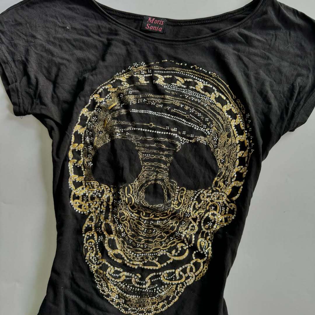 Dame T-shirt med stilfuldt skeletmotiv og glimmeraccenter Skovae