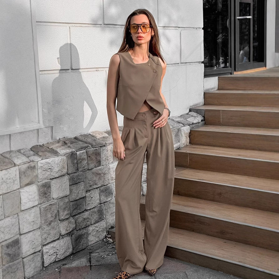Dame to-delt sæt med moderne cropped top og elegant, bred buks Stilla