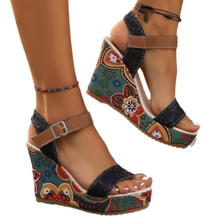 Dame Wedge-sandaler med farverigt blomstermotiv og justerbar rem Stilla
