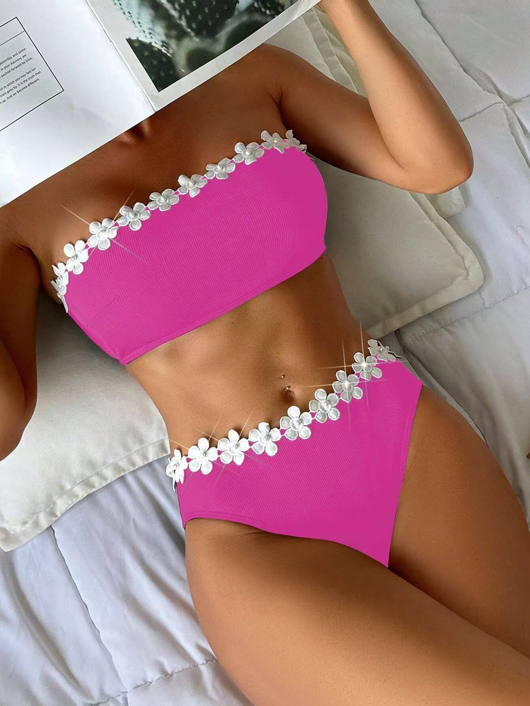 Dame Bandeau-bikini med blomsteraccenter Skovae