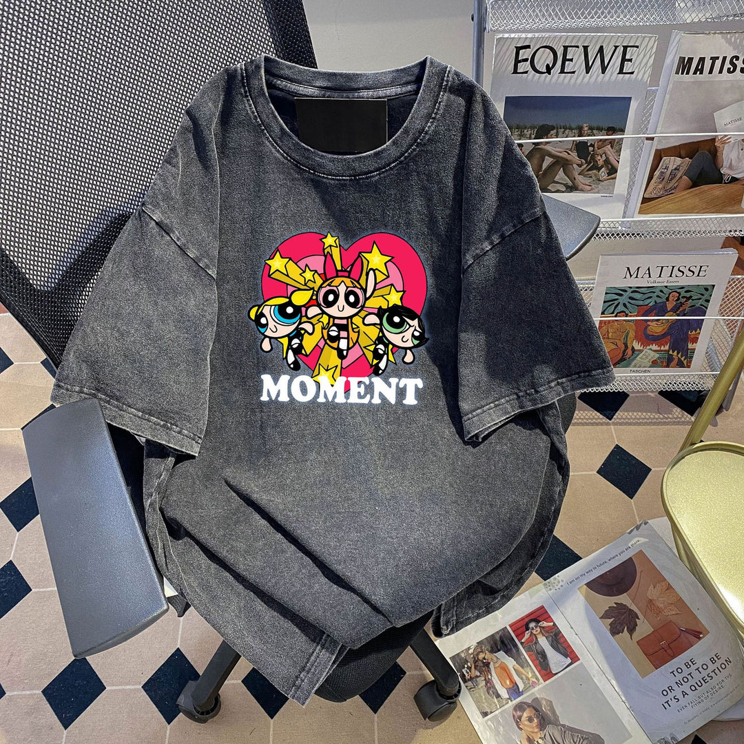 Dame T-shirt med legende cartoon-print og afslappet snit Stilla