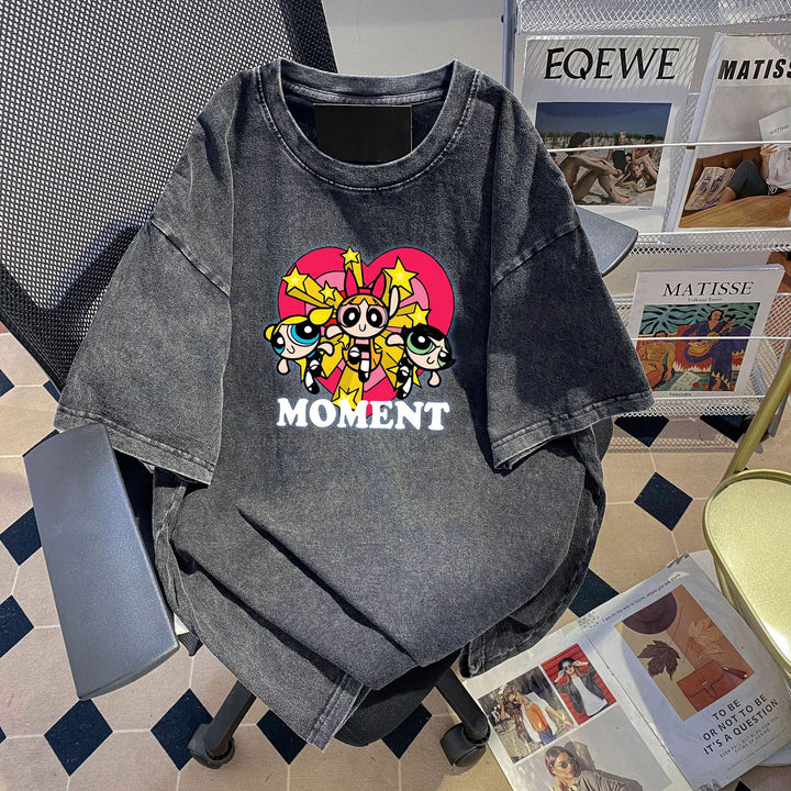 Dame T-shirt med legende cartoon-print og afslappet snit Stilla