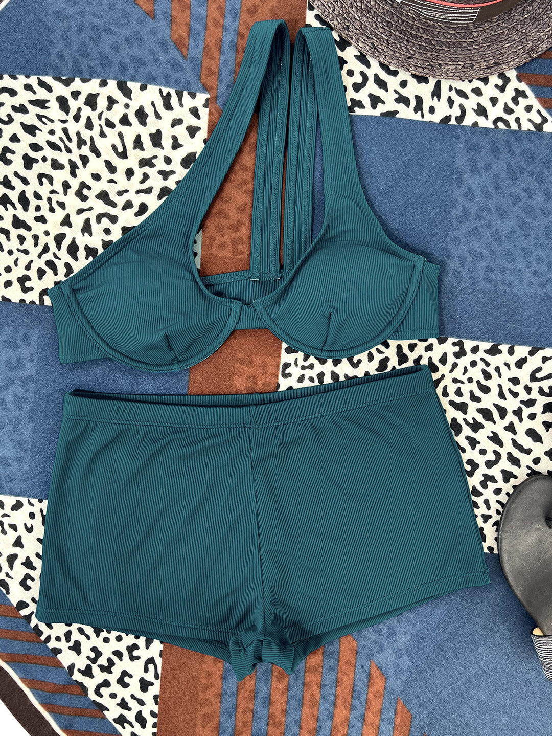 Dame Højt skåret Bikini-sæt med innovativt snit og asymmetriske stropper Stilla