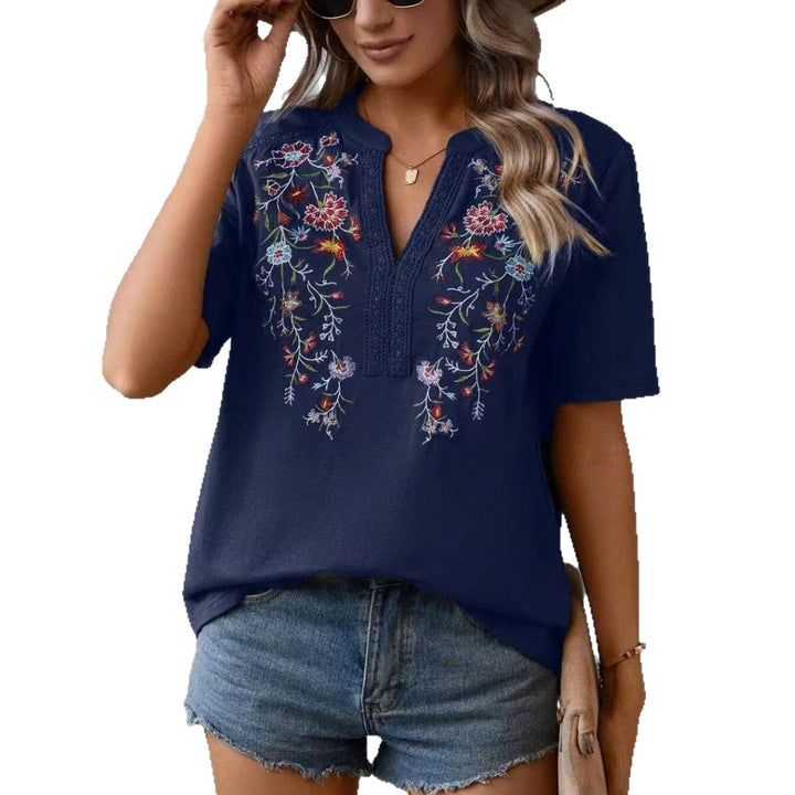 Damebluse med detaljeret blomsterbroderi Stilla