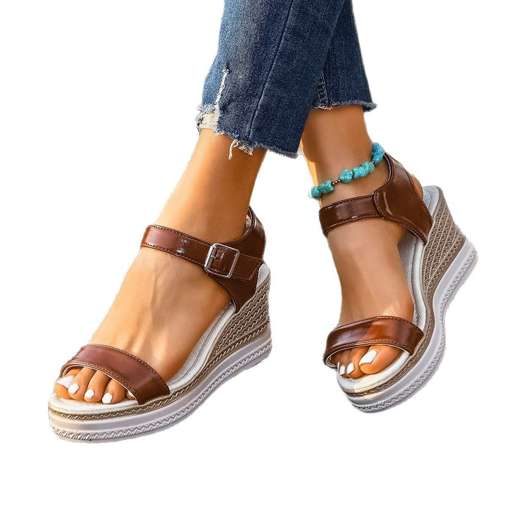 Dame platform-sandaler med moderne dobbeltrem-design og polstret sål Stilla