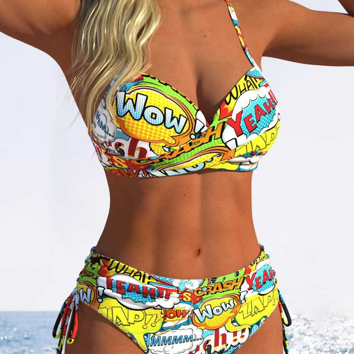Dame bikini-sæt med legesyg comic-print og justerbare sidesnore Skovae