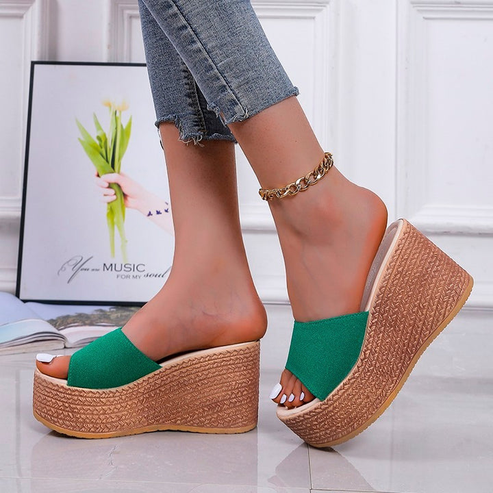 Dame Wedge-Pantoletten med behagelig fodsenge og trendy design Stilla