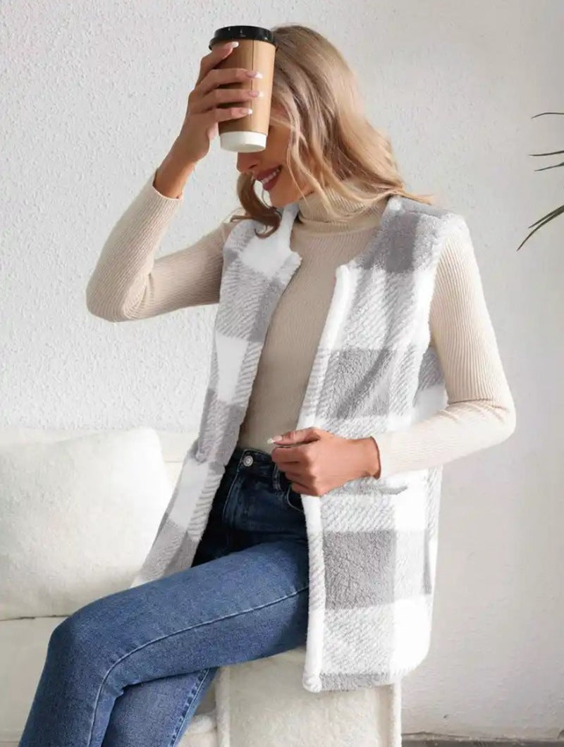 Damevest i blødt fleece i ternet design Stilla