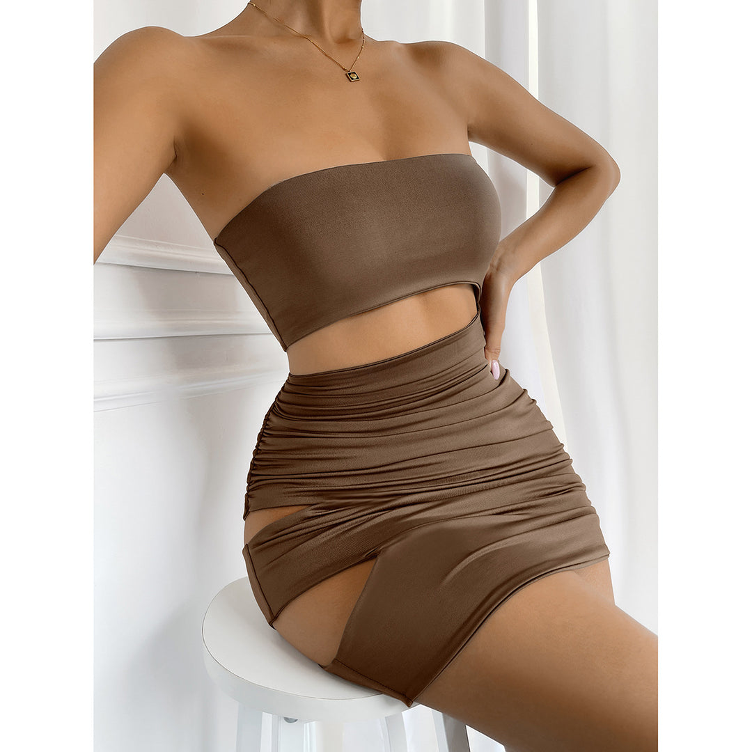 Dame figursyet minikjole med off-shoulder design og raffinerede cut-outs Stilla