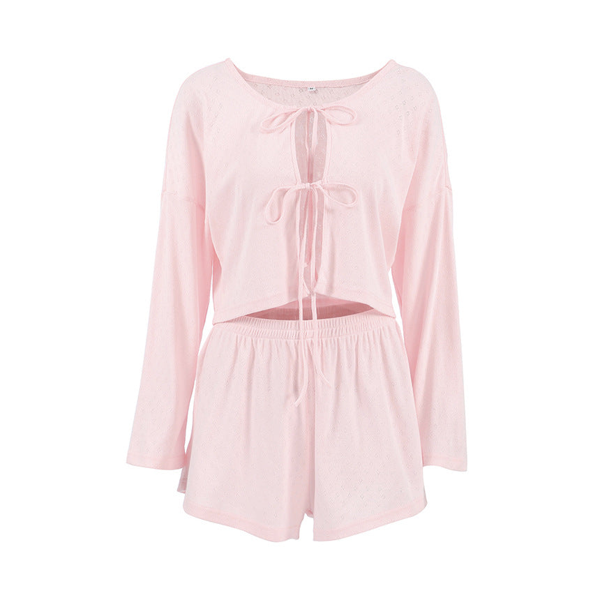 Dame sæt bestående af afslappet cropped top og shorts med detaljeret designede ærmer Stilla