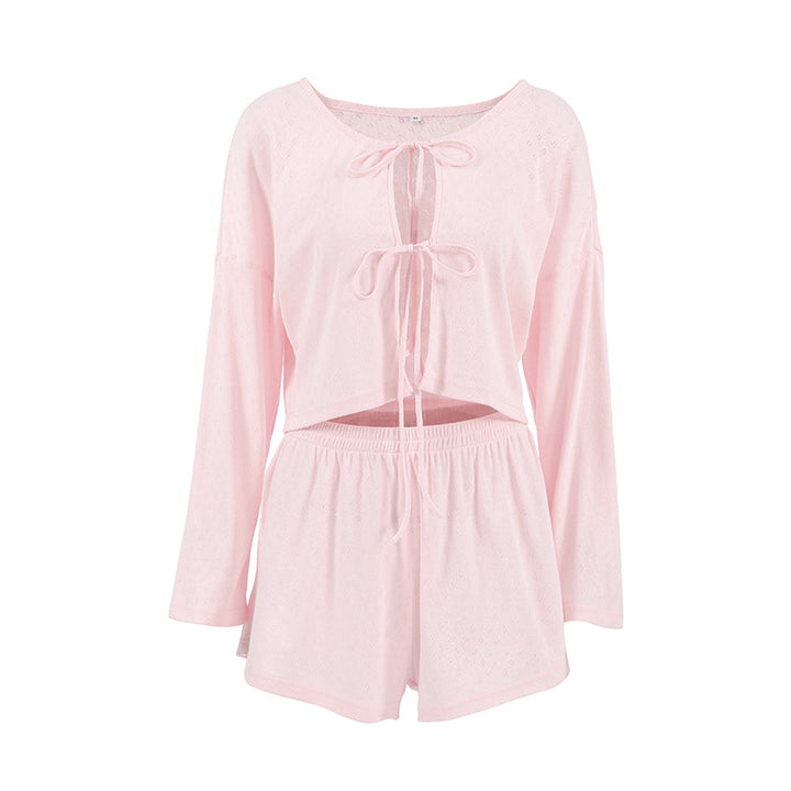 Dame sæt bestående af afslappet cropped top og shorts med detaljeret designede ærmer Stilla