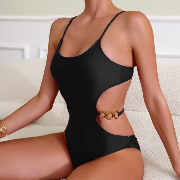 Dame en-delt badedragt med moderigtige cut-out-detaljer og gyldne accenter Stilla