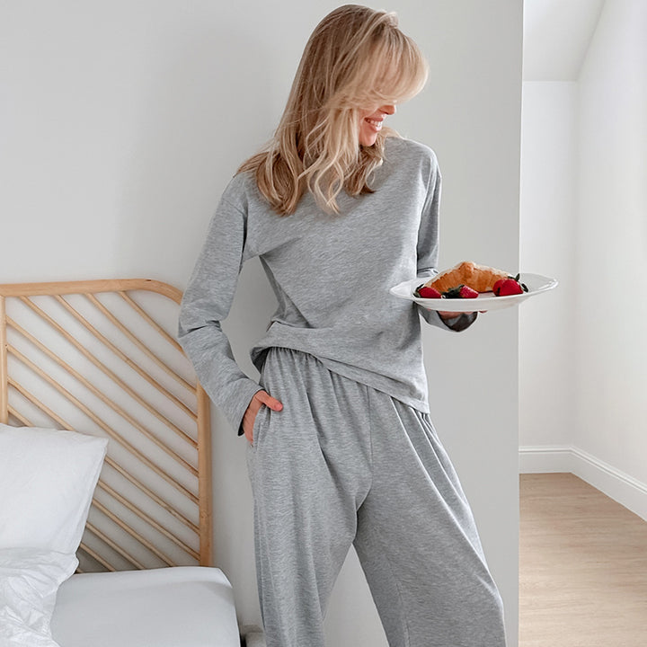 Dame pyjamasæt i behageligt, åndbart materiale med et moderne snit Stilla