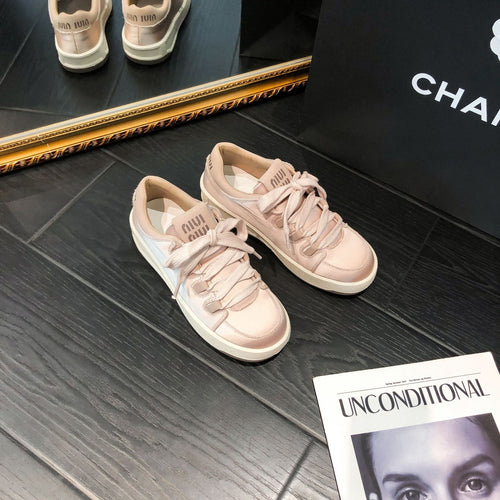 Dame Sneakers med skinnende satin-overdel og innovativt snøresystem Stilla