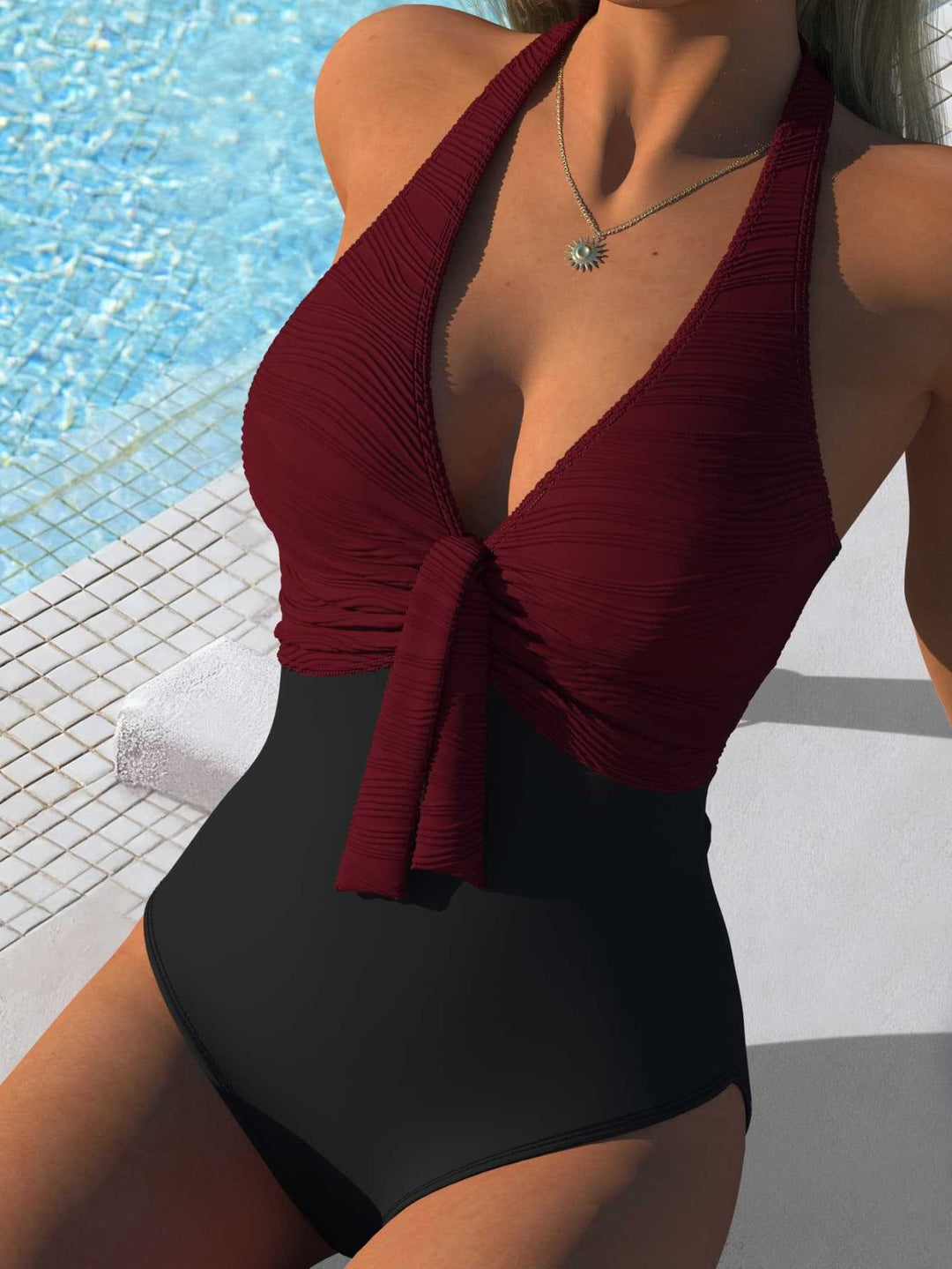 Dame Én-delt Badedragt med rummelig Chiffon-overflade og elegant knude-detalje Skovae