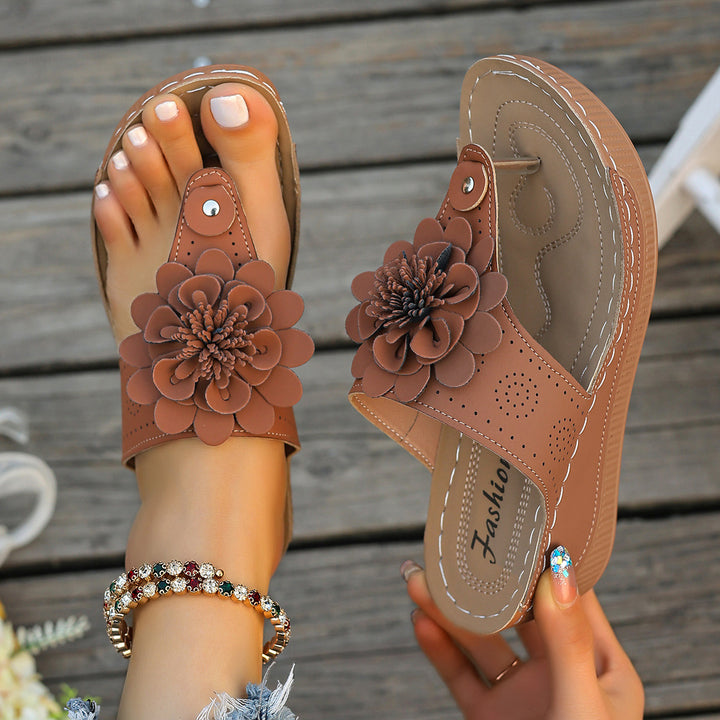 Dame tæer-åbne sandaler med floral pynt-detail og ergonomisk fodbed Stilla