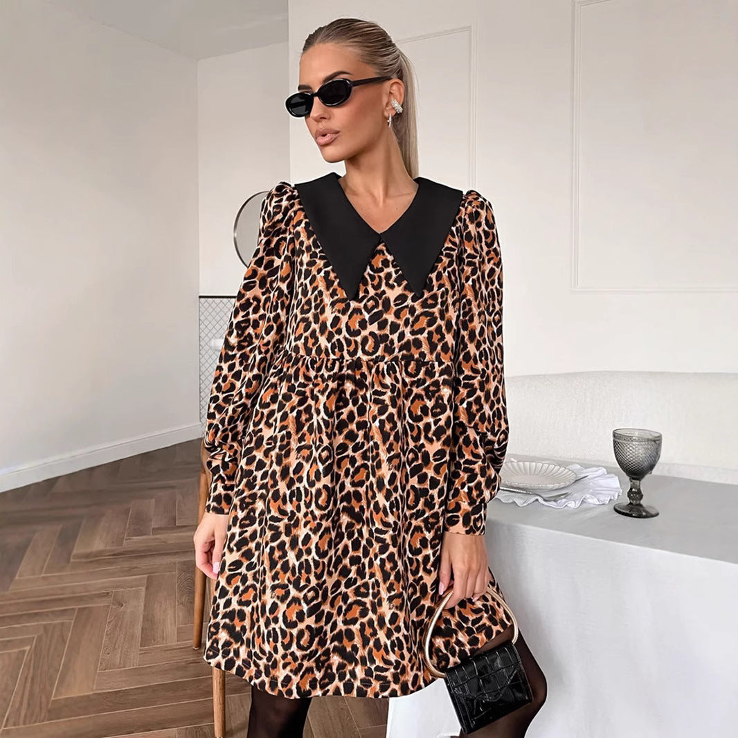 Dame Animal-Print Kjole med voluminøse ærmer og kontrasterende krave Stilla