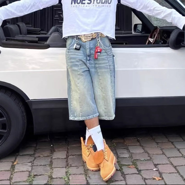 Herre afslappede denim shorts med frynset kant og grafisk tryk Stilla