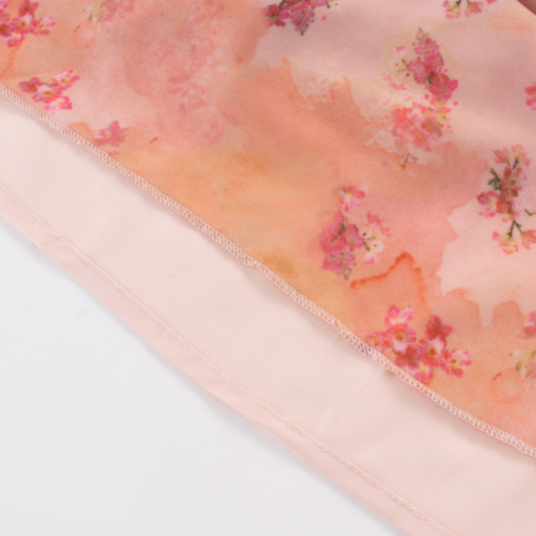 Dame maxikjole med romantisk blomsterprint, tætsiddende snit og fine flæser Stilla