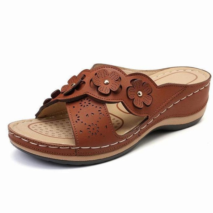 Dame Wedge-Pantoletten med blomsterapplikation og ergonomisk fodseng Stilla