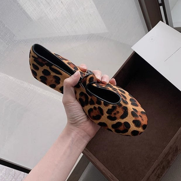 Dame ballerinaer med moderne leopardmønster og flot rem Stilla