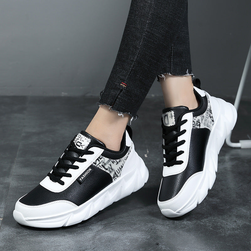 Dame nan urban volumniøse sneakers med blødt kunstpelsfor, polstret indgang og markant profil sål Skovae