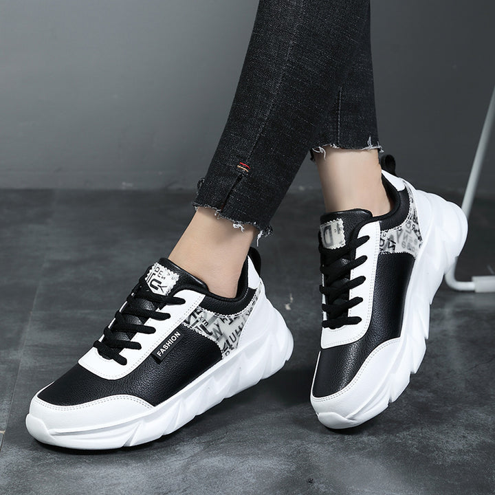 Dame nan urban volumniøse sneakers med blødt kunstpelsfor, polstret indgang og markant profil sål Skovae