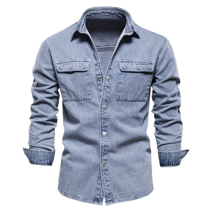 Herrer med afslappet jeans-overskjorte med trykknaplukning, påsyede brystlommer og klassisk skjortekrave Skovae