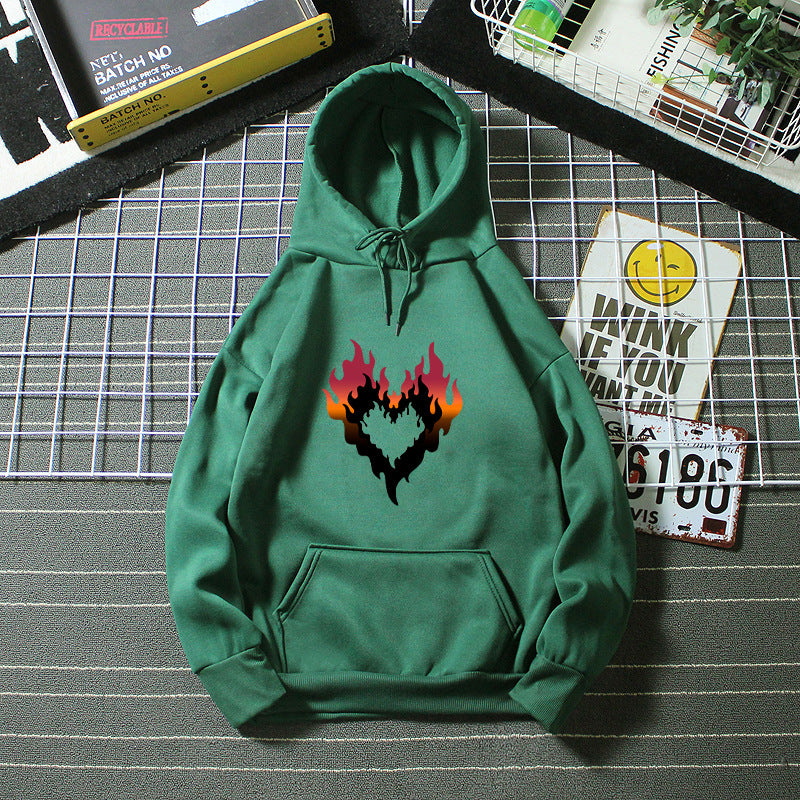 Kvinders hoodie med kreativ flammehjerte design Skovae