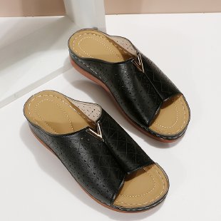 Dame Komfortable Clogs med modiske huludskæringer og elegant V-udskæring Stilla