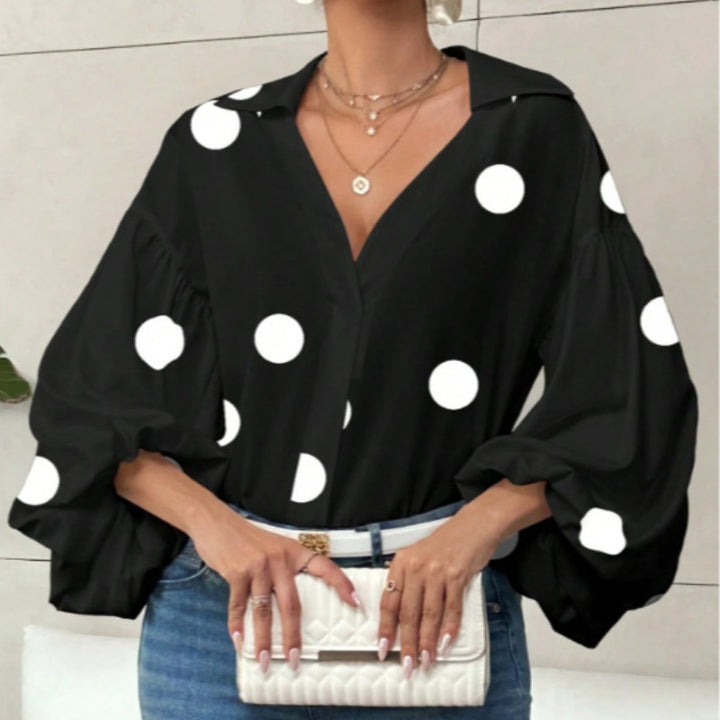 Damebluse med voluminøse ballonærmer og elegant krave Skovae