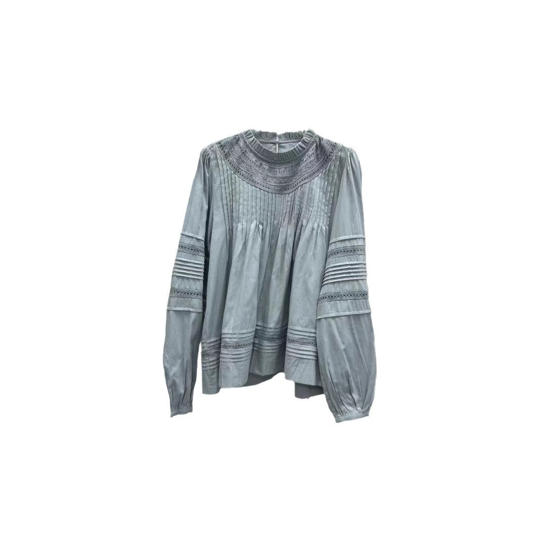 Damebluse med fine folder og dekorative spidsindsatser Stilla