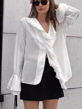 Damebluse med volumniøse flæser og elegante ærmer Stilla