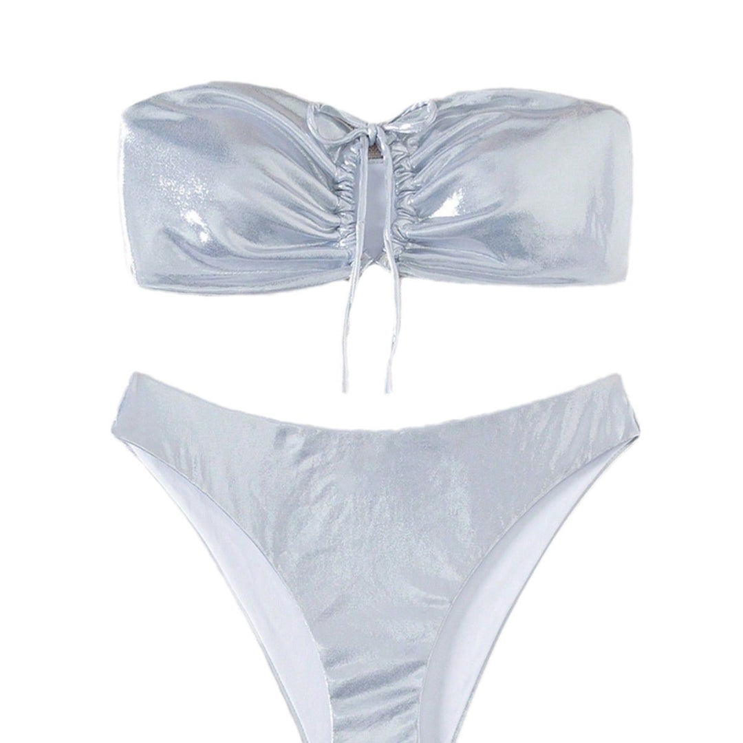 Dame Bandeau-bikini med skinnende top og høj benudskæring Skovae