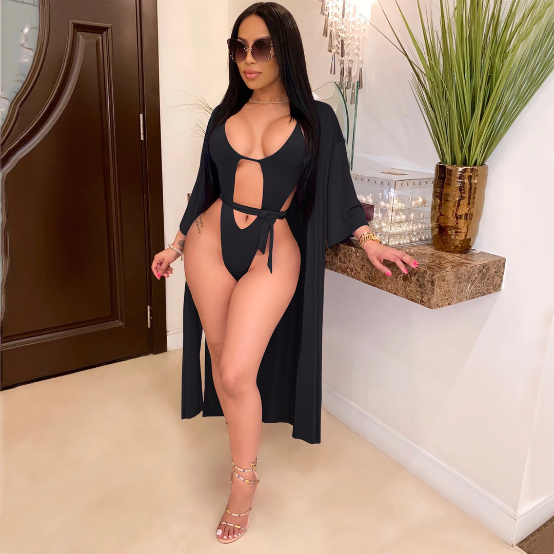 Dame badedragt med elegant kimono og raffinerede cut-outs Stilla
