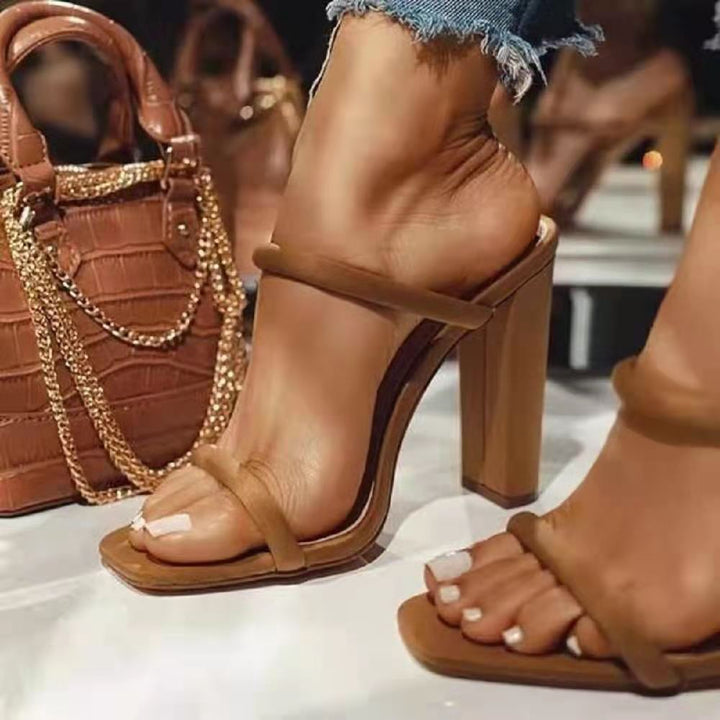 Dame nan elegante glid-sandal med firkantet tåparti slanke remme og stabil blok hæl Skovae